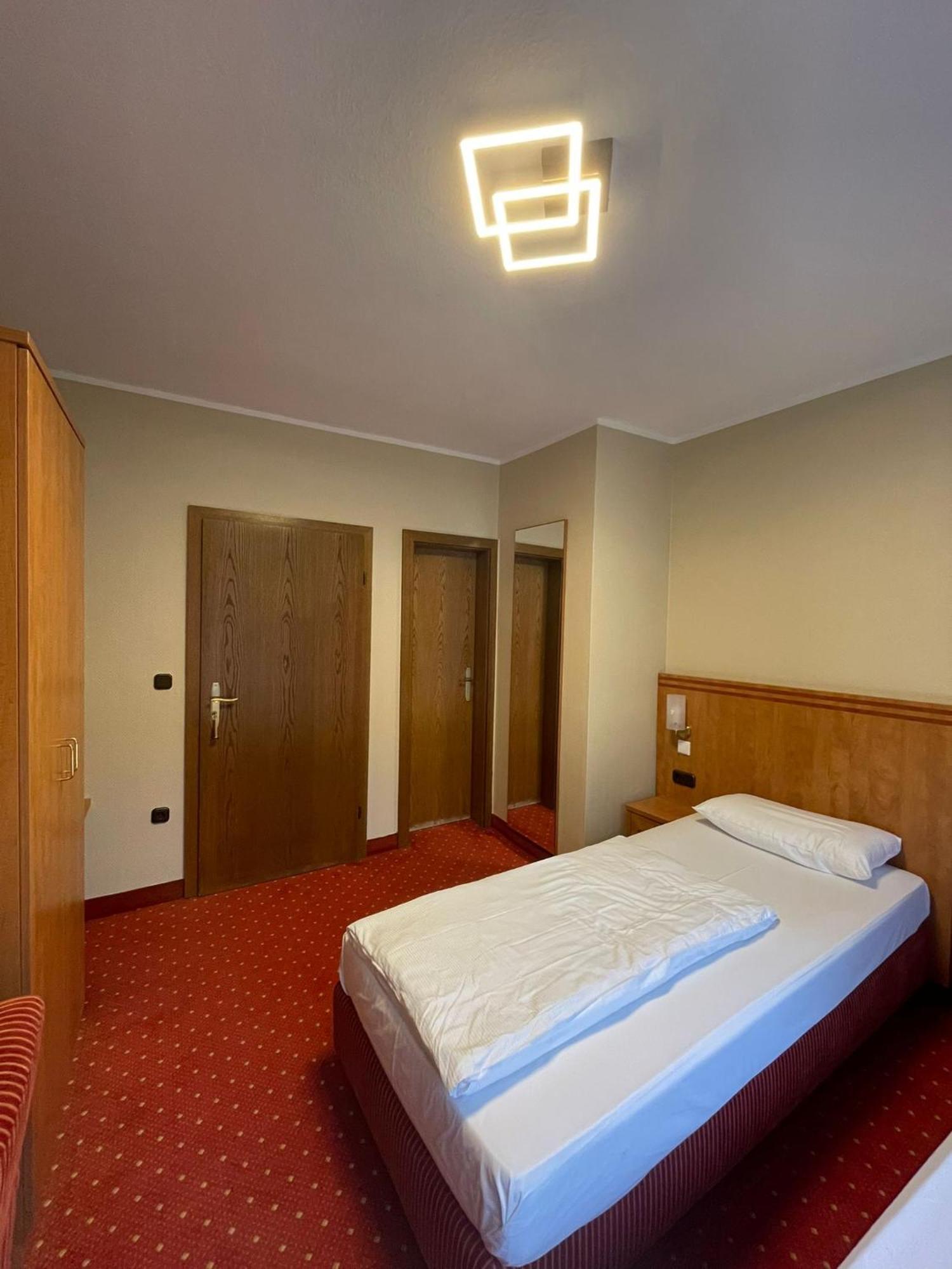 Sun Hotel Эссен Экстерьер фото